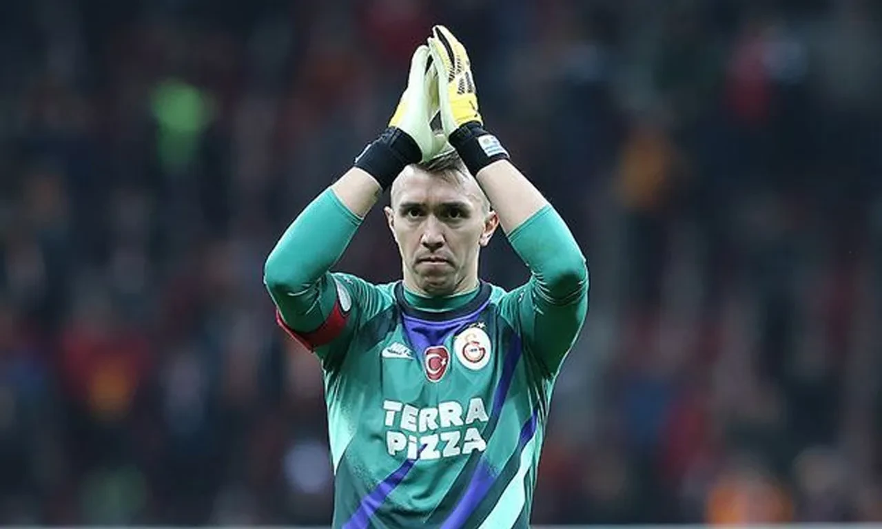 Fernando Muslera Türkiye'ye veda etti! Duygusal anlar kamerada