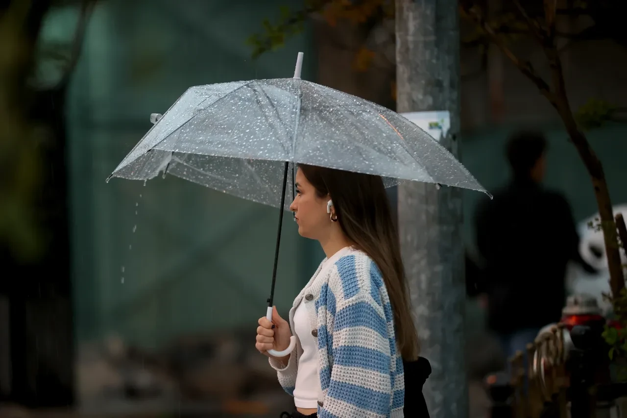 Hava durumuna dikkat! Meteoroloji bölge bölge uyardı: Yağmur ve sıcak bir arada