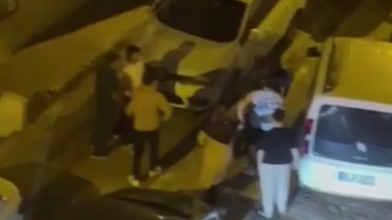 Sürücülerin yol verme kavgası kamerada