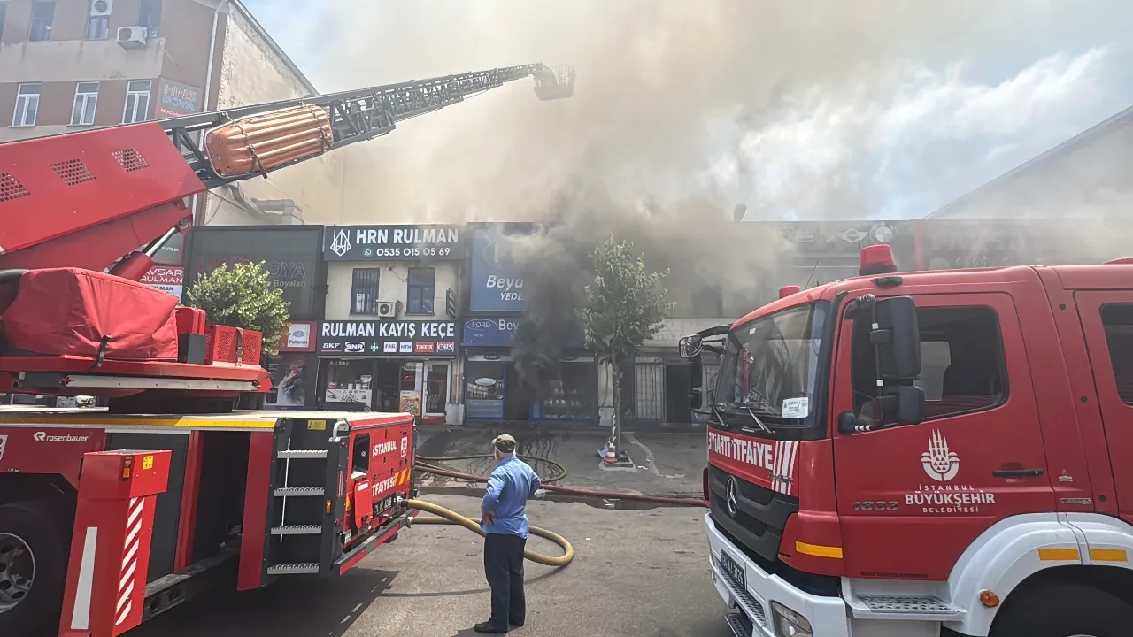 Ümraniye'de oto sanayi sitesinde korkutan yangın! Patlama sesleri duyuldu