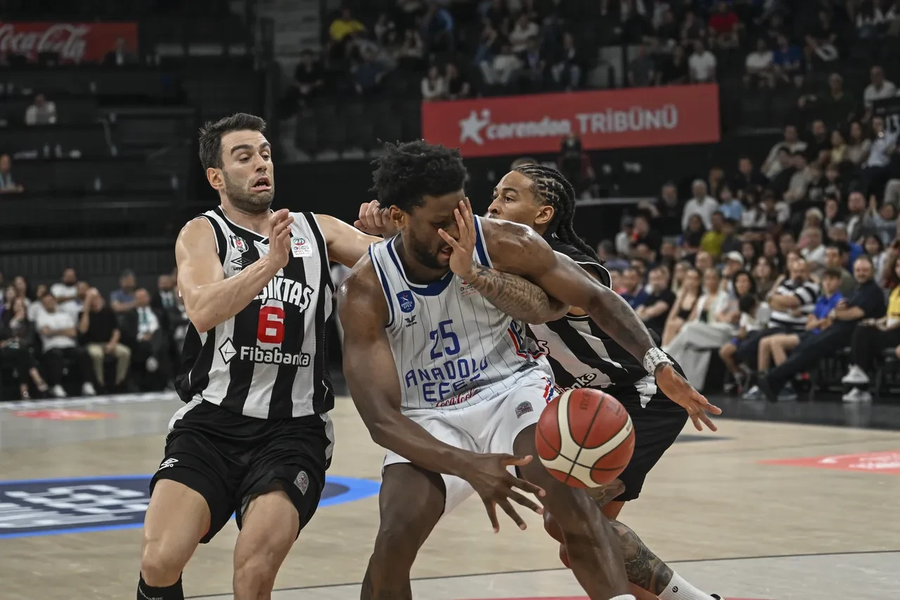 Anadolu Efes Beşiktaş maçı hangi kanalda, saat kaçta? Yarı final serisinde dördüncü maç