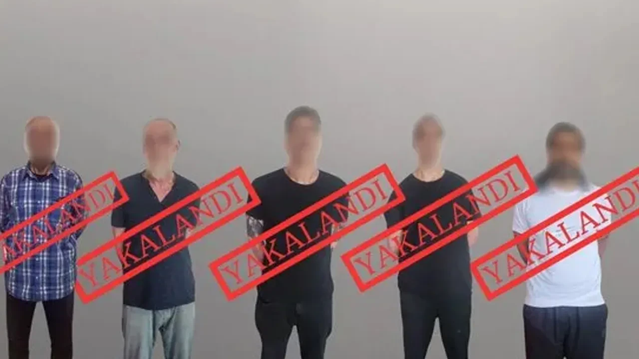 Bakan Yerlikaya duyurdu! Kırmızı bültenle aranan 5 suçlu Türkiye'ye getirildi