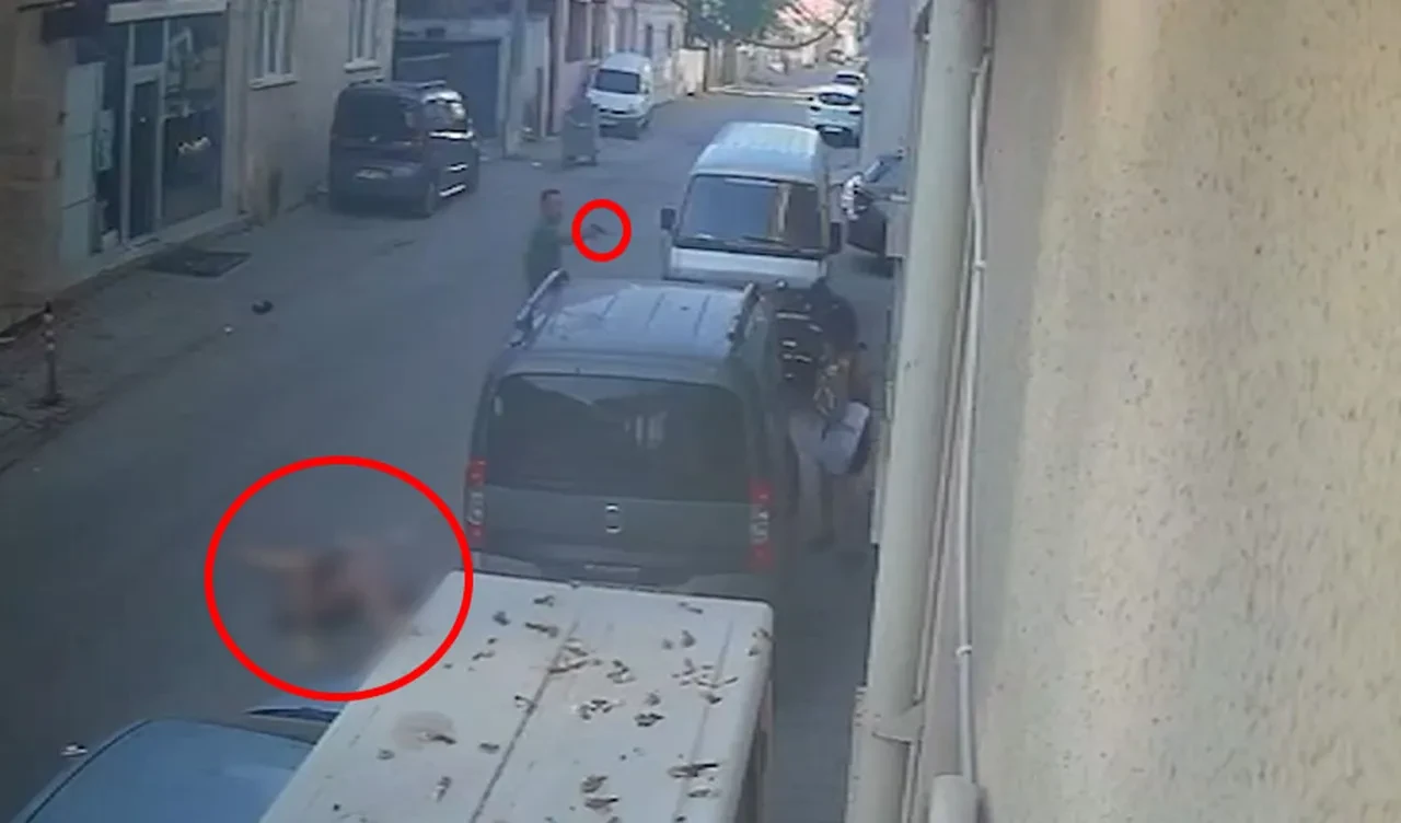 Balıkesir'de eski eş dehşeti! Sokakta karşılaşınca tabancayla yaraladı, aynı silahla intihar etti