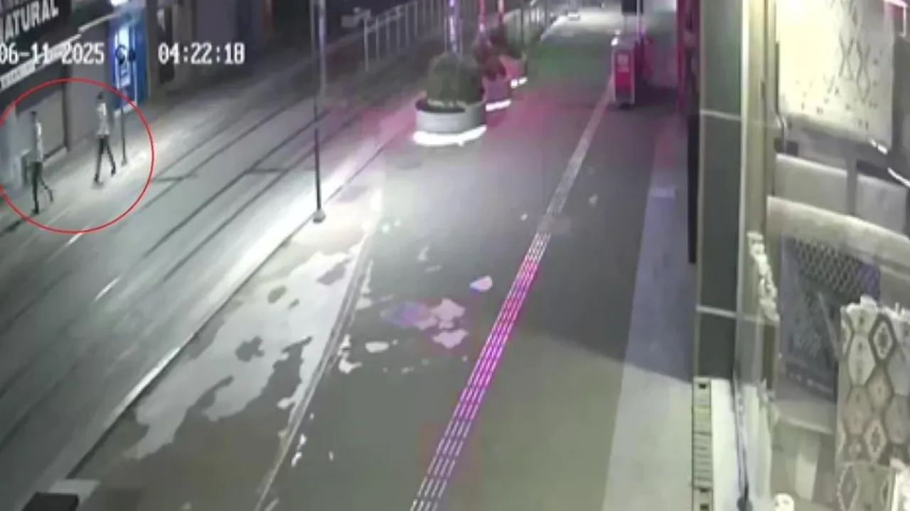 Bankta otururken dehşeti yaşadı! Önce darp, sonra gasp
