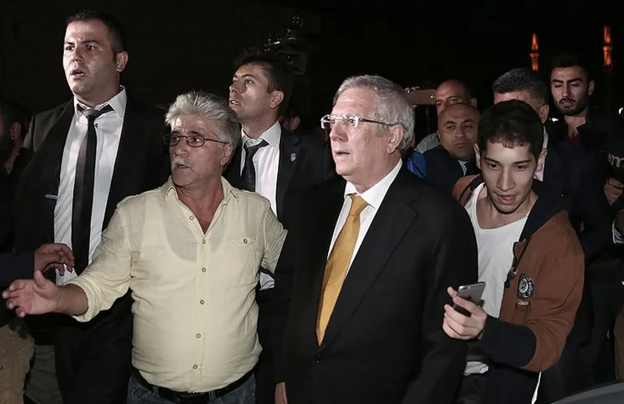 Fenerbahçe'de sıcak saatler! Toplantıda Aziz Yıldırım'a flaş çağrı