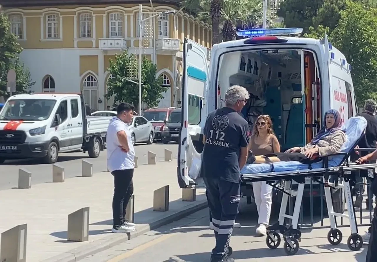 Ferdi Zeyrek'in taziyesinde panik dolu anlar! Bir anda fenalaştı