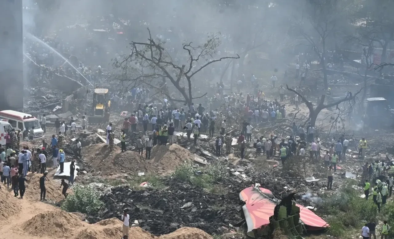 Hindistan’da uçak neden düştü? 300'e yakın kişi hayatını kaybetti