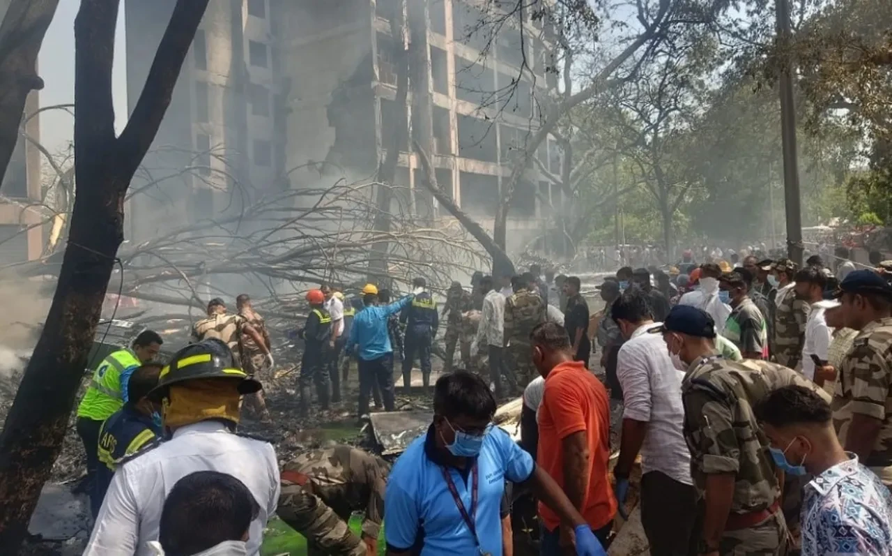 Hindistan’da uçak neden düştü? 300'e yakın kişi hayatını kaybetti