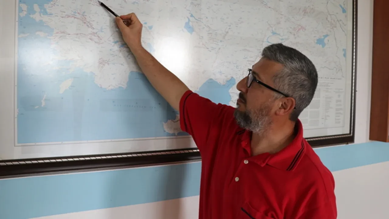 Kütahya'da 1,5 ayda 1250 deprem! Uzman isim açıkladı: 'Klasik tektonik depremlerden farklı' 