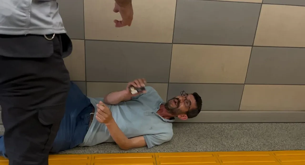 Metro istasyonunda derin uyku! "Ben neredeyim, bırakın yatayım"