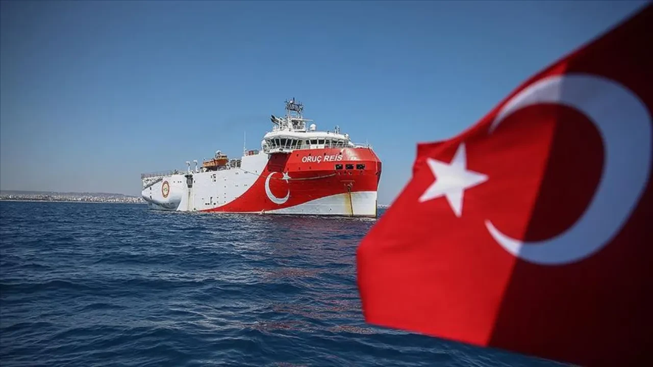 Oruç Reis'ten 4 bin 464 kilometrelik sismik çalışma