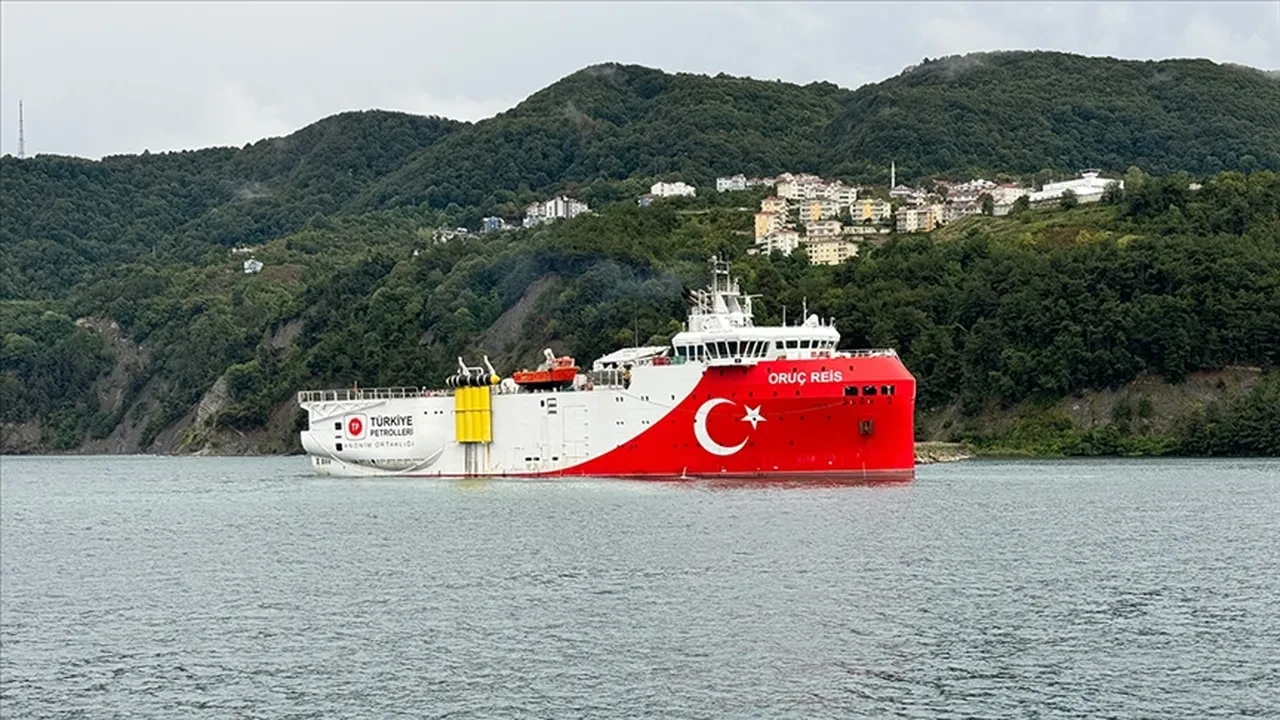 Oruç Reis'ten 4 bin 464 kilometrelik sismik çalışma