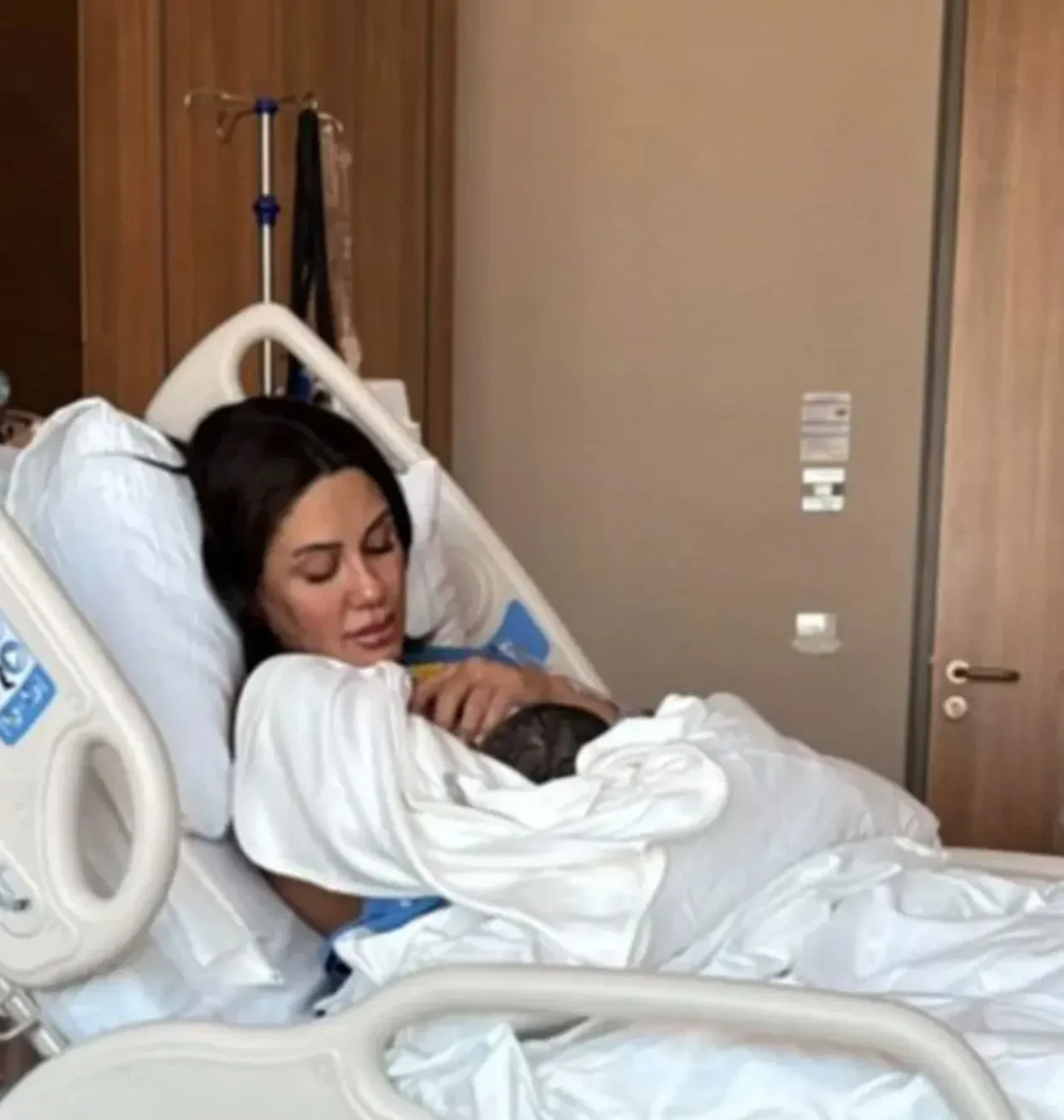 Survivor yarışmacısı Sahra ışık anne oldu! Oğlunun ismini ilk kez açıkladı