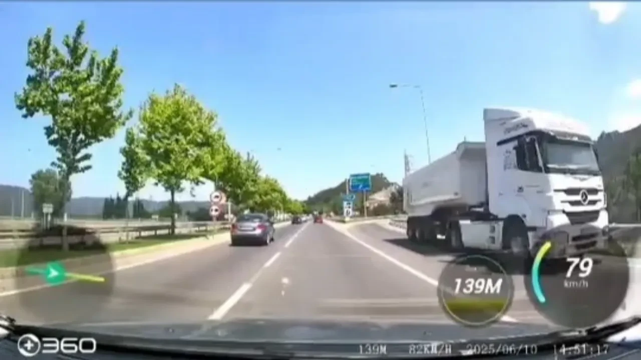 Tır sürücüsü ters yöne girdi! Trafikte korku dolu anlar! 