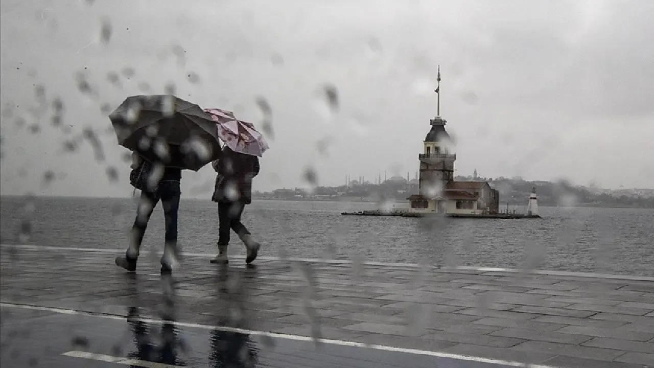 Yaz havasına kısa bir ara! Hafta sonu sağanak yağış geliyor