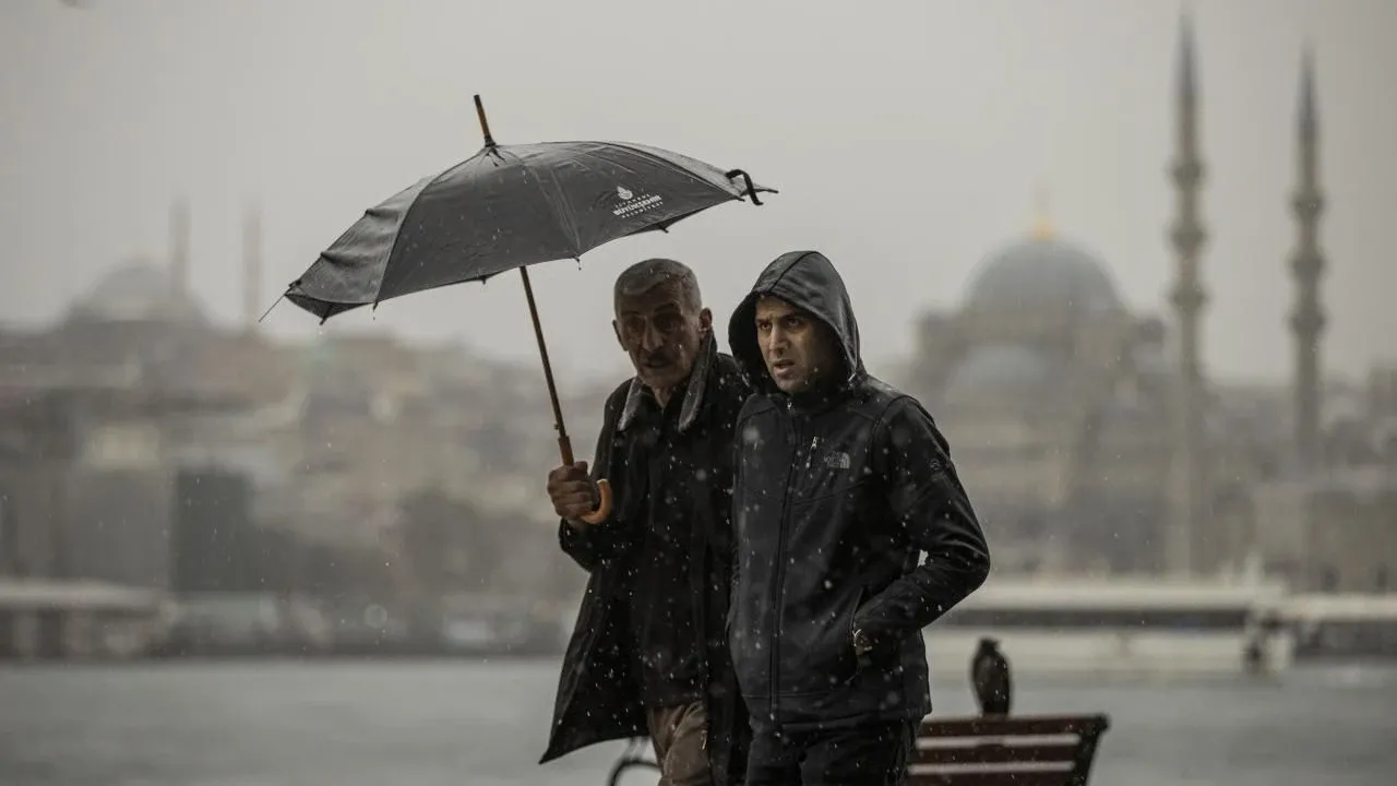 Yaz havasına kısa bir ara! Hafta sonu sağanak yağış geliyor