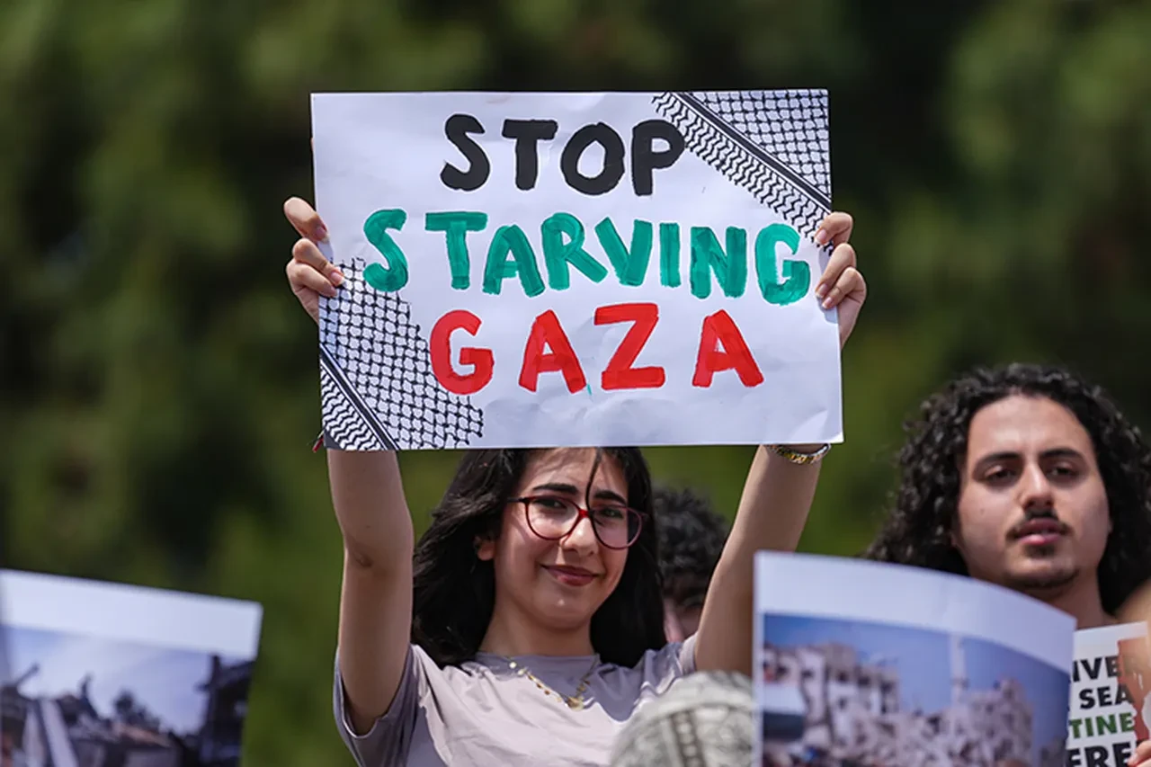 Yıldız Teknik Üniversitesi öğrencileri ve akademisyenleri Gazze için yürüdü