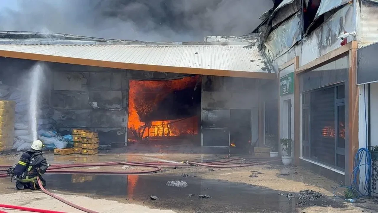 Antalya'da korkunç yangın! Ekipler seferber oldu