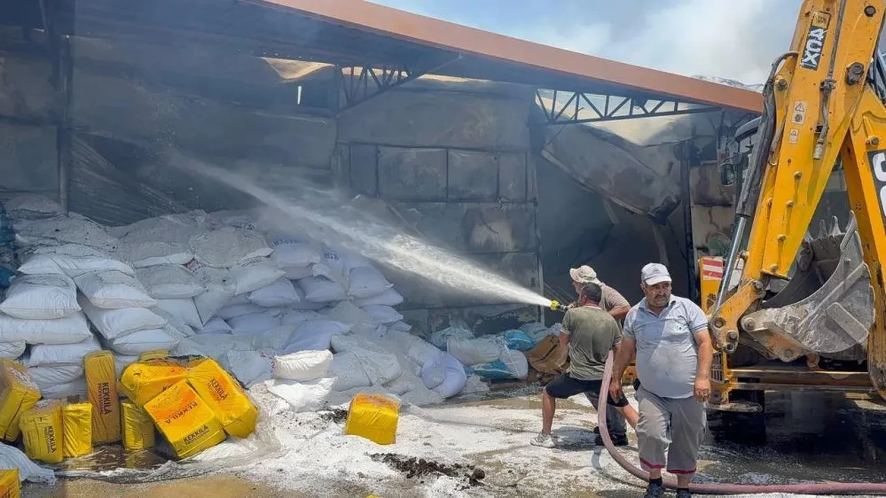 Antalya'da korkunç yangın! Ekipler seferber oldu