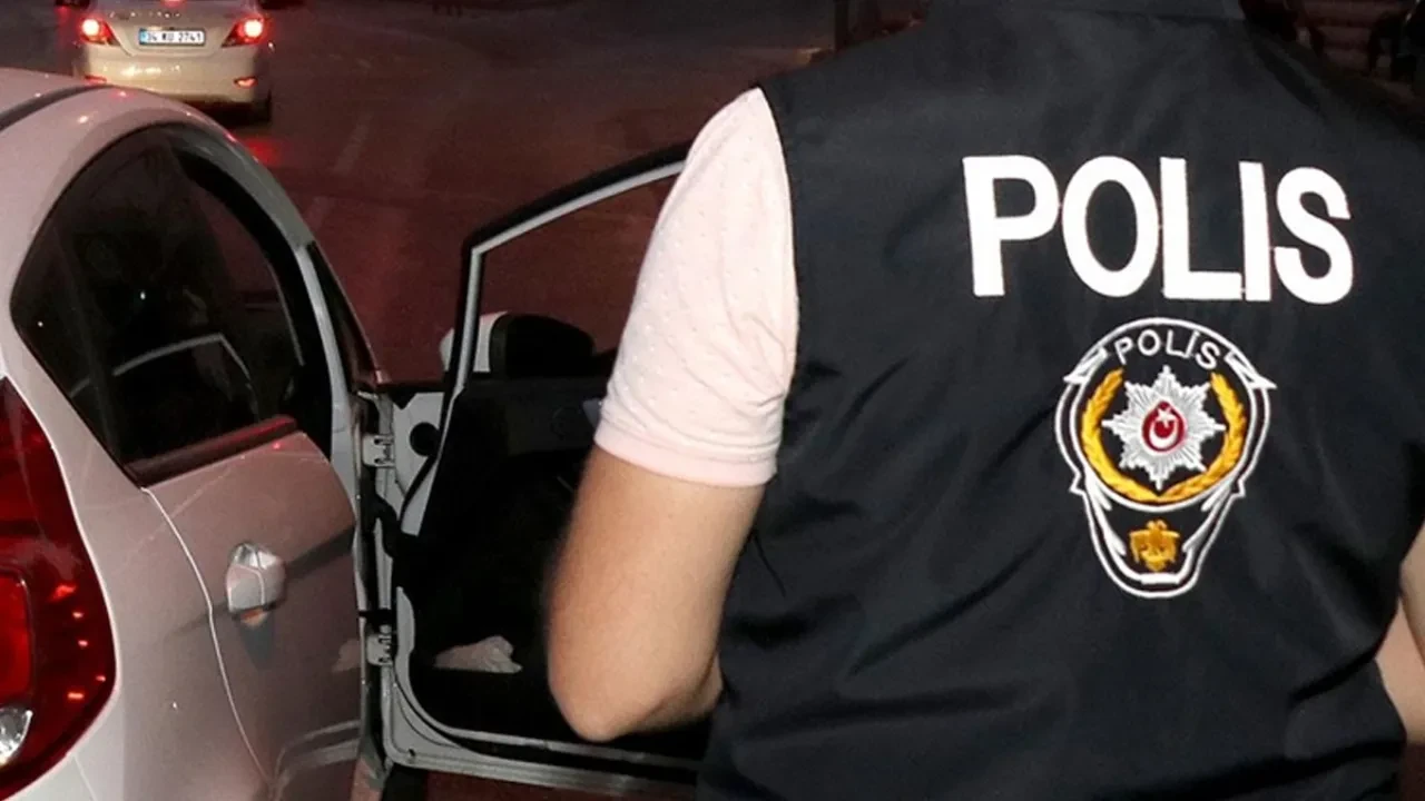 Ekipler kıskıvrak yakaladı! Suikast tabancaları ele geçirildi