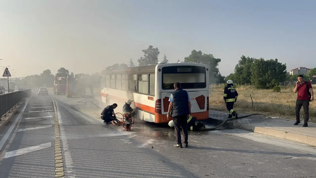 Eskişehir'de yolcu otobüsü alevlere teslim oldu