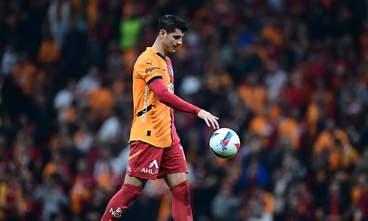 Galatasaray'ın yıldızı gidiyor! Eşyalarını topladı, ayrılık yakın
