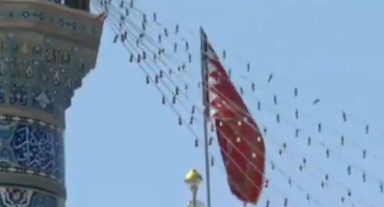 İran'da göndere çekilen kırmızı bayrak anlamı dikkat çekti! İntikam bayrağı olarak biliniyor