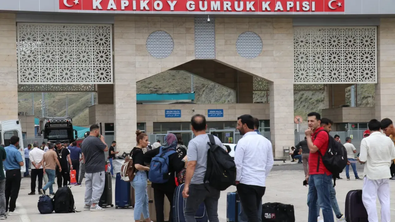 İranlı turistler İsrail'e ateş püskürdü! 'İntikam duygusu içindeyiz'