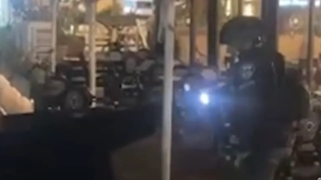 İsrail polisi füze düşen alanları denetledi