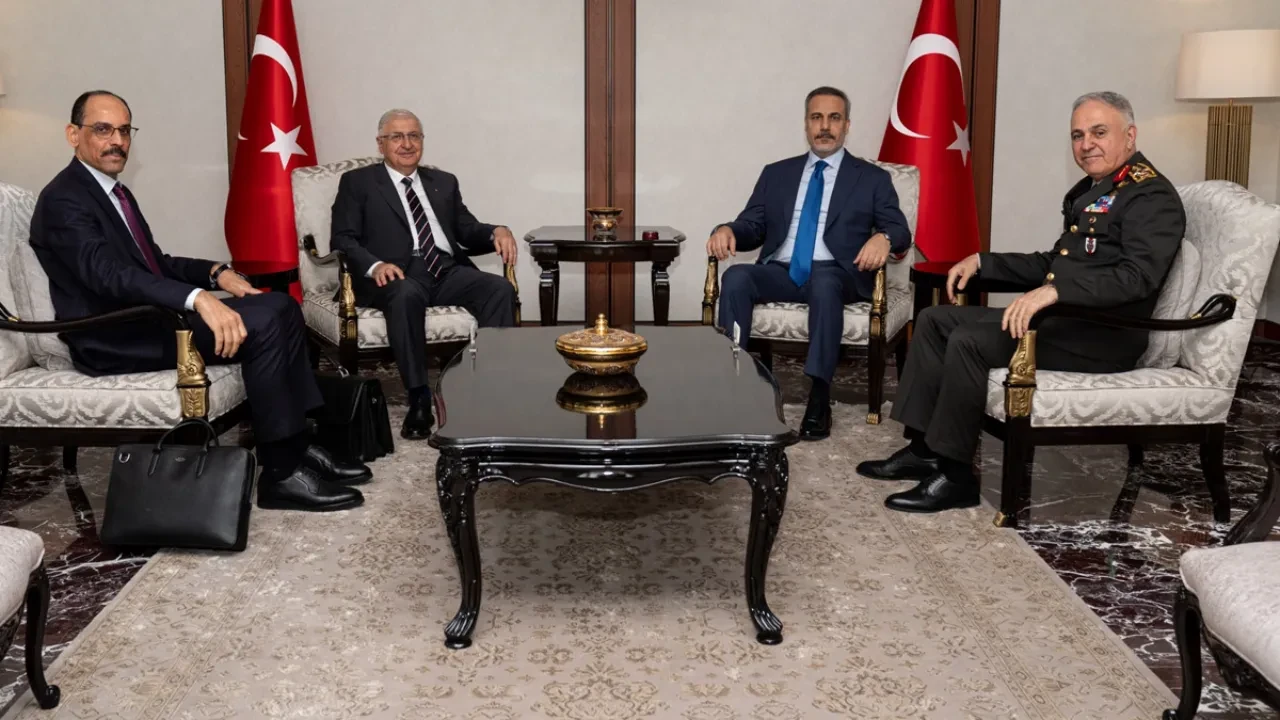 İsrail'in saldırıları sonrası Ankara'da kritik toplandı! Hakan Fidan'dan net mesaj: 'Tedbirler en üstü düzeyde alındı'