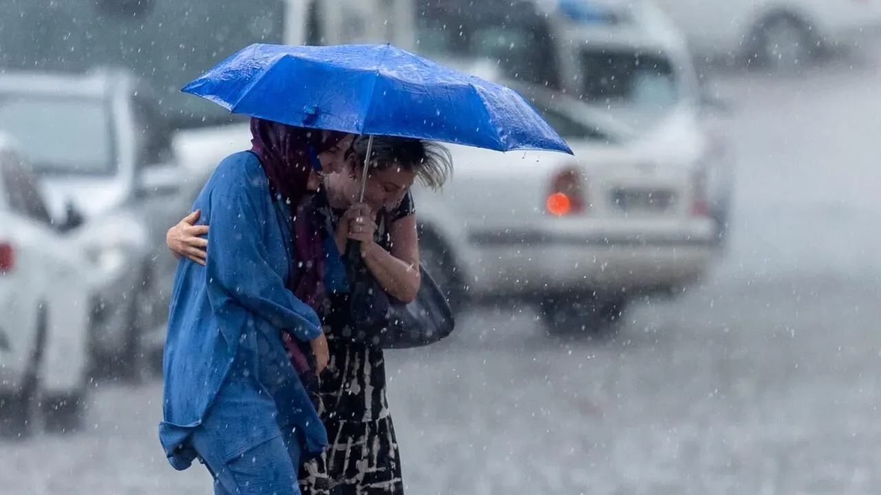 Meteoroloji uyardı: 13 ilde sağanak, 2 bölgede toz taşınımı etkili olacak