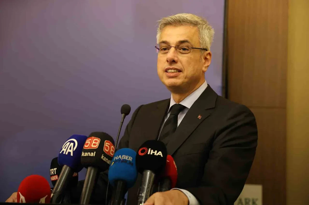 Sağlık Bakanı'ndan kene açıklaması! Aşı ve sağlık personeli ataması için tarih verdi