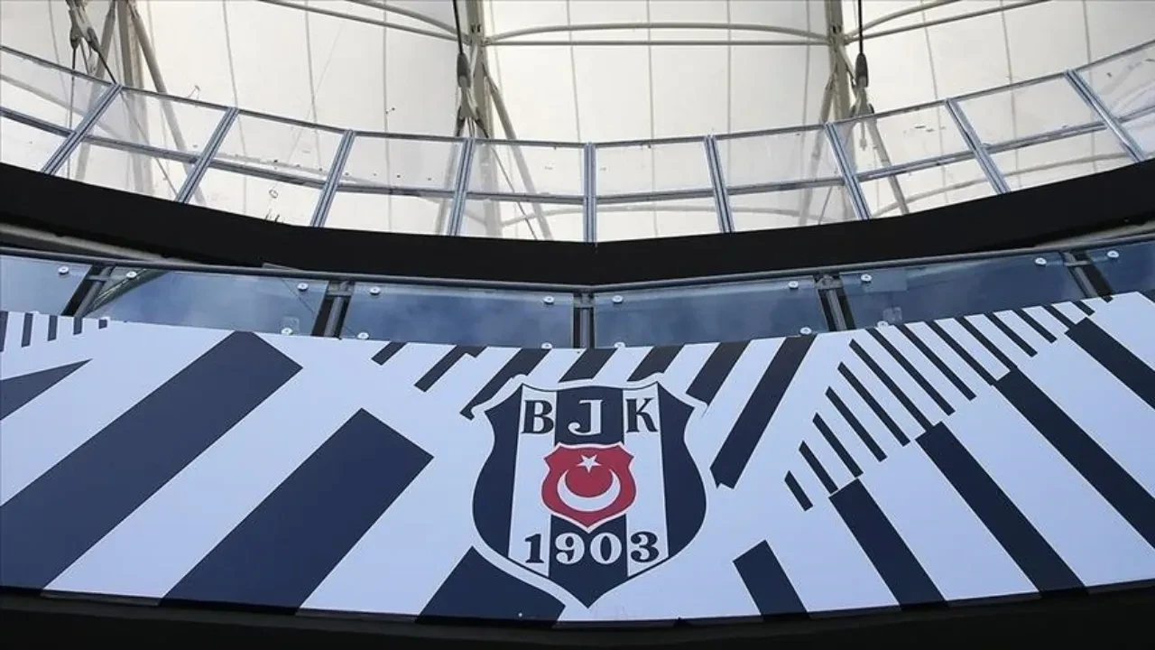 /spor/besiktas-kulubunun-borcu-16-milyar-463-milyon-tl-olarak-aciklandi-3226982
