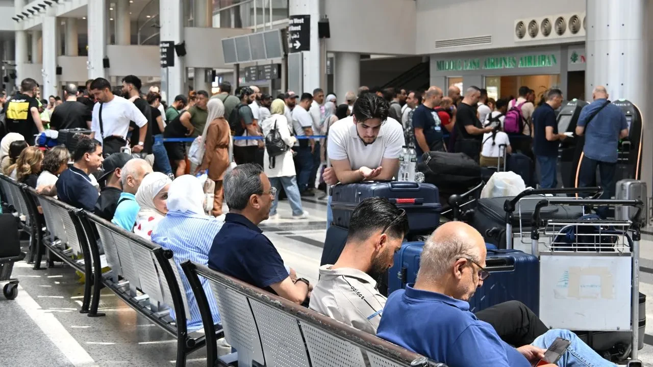 Beyrut'taki havalimanına savaş engeli! Uçuş iptalleri yoğunluk oluşturdu