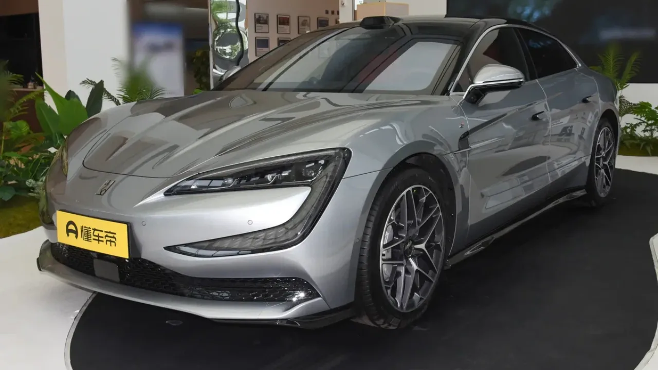 BYD U7 teslimatları başladı: 1300 beygirlik Çinli dev yollarda