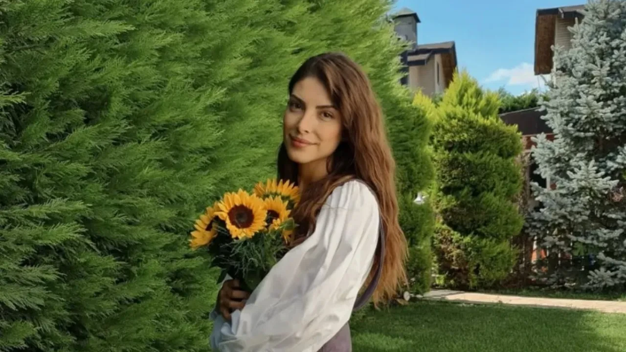 Deniz Baysal imajını yeniledi! Saçlarını kısacık kestirdi 