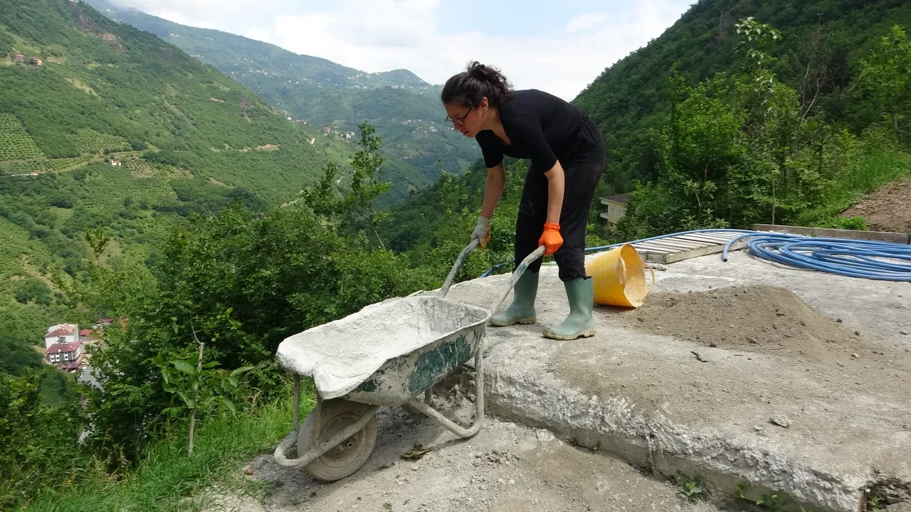 Dizi oyuncusu Ekim Tekinbaş köy hayatını tercih etti! Soluğu baba ocağında aldı