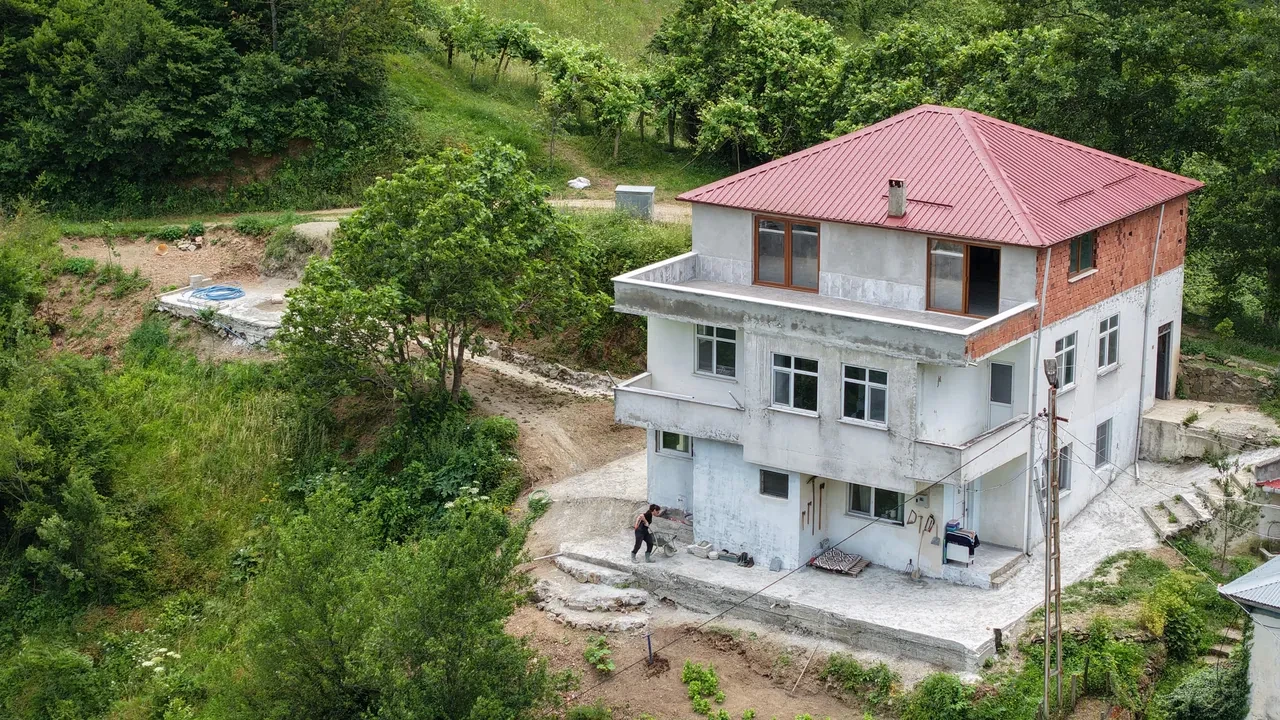 Dizi oyuncusu Ekim Tekinbaş köy hayatını tercih etti! Soluğu baba ocağında aldı