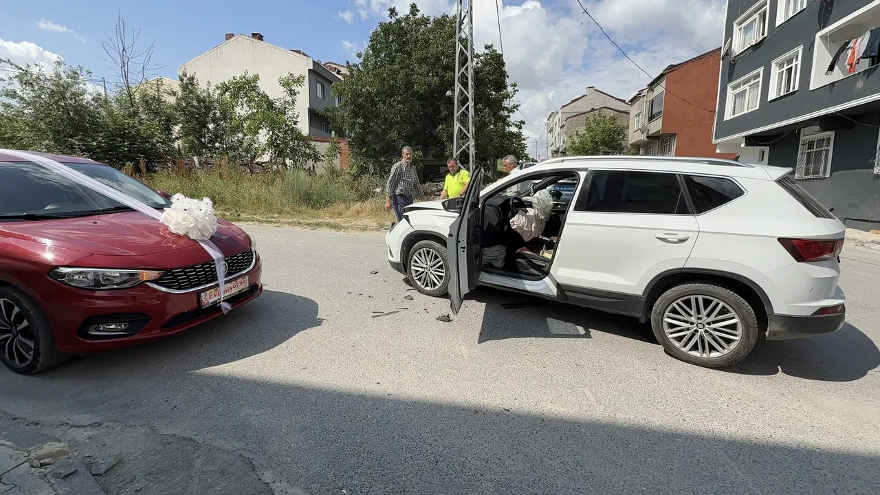 Düğün konvoyunda feci kaza! Fren yerine gaza basınca bina boşluğuna uçtu