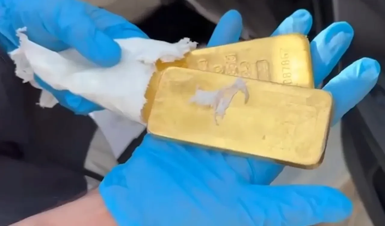 Edirne'de polisin durdurduğu araçta külçe külçe altın ele geçirildi!