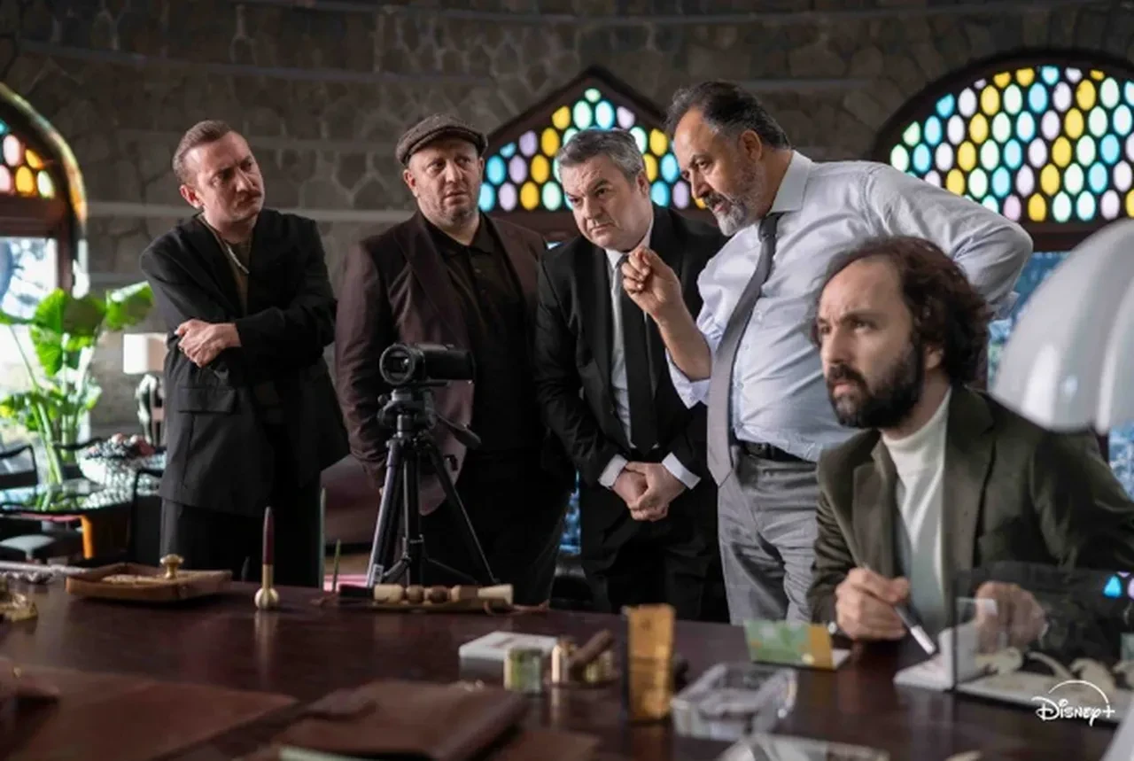 Evli bir çifti oynayan Haluk Bilginer ile Melisa Döngel'den ilk kare geldi