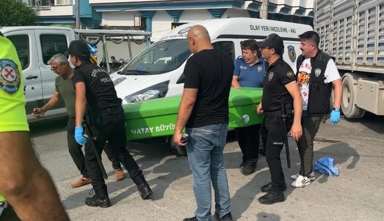 Hatay'da korkunç ölüm! Yolun karşısına geçerken TIR çarptı