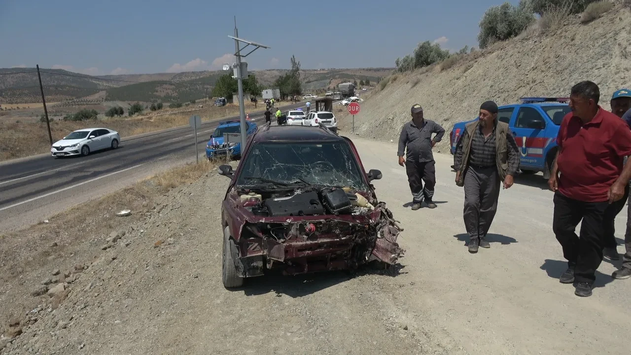 Kilis-Hatay yolunda feci kaza: 8 yaralı
