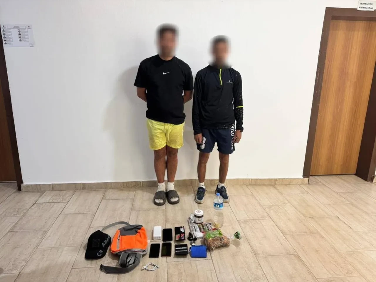 Kuşadası'nda Yunanistan'a yüzerek gitmek isteyen 2 kişi yakalandı