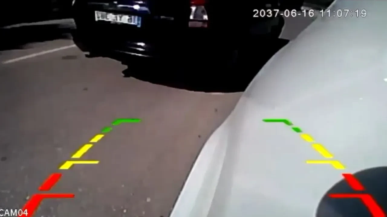 Makas atarak ilerleyen sürücüler dehşet saçtı! O anlar kamerada