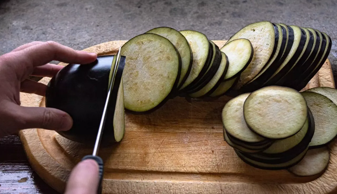 Patlıcan Buzluğa Nasıl Atılır? Dolapta ve Buzlukta Patlıcan Saklama Yöntemleri