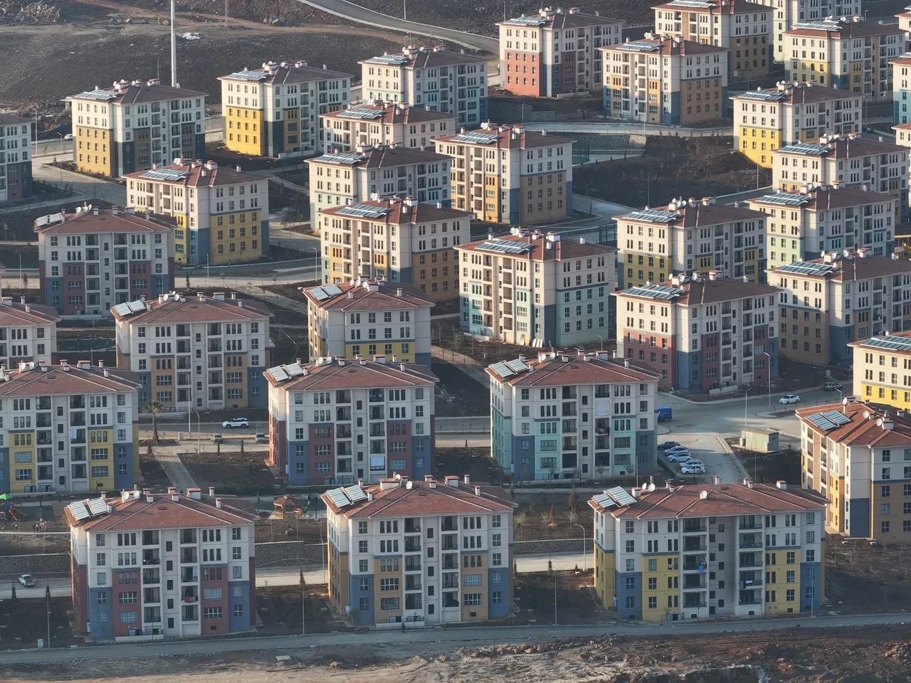 TOKİ, geçen ay 5 bin 899 konutu hak sahiplerine teslim etti