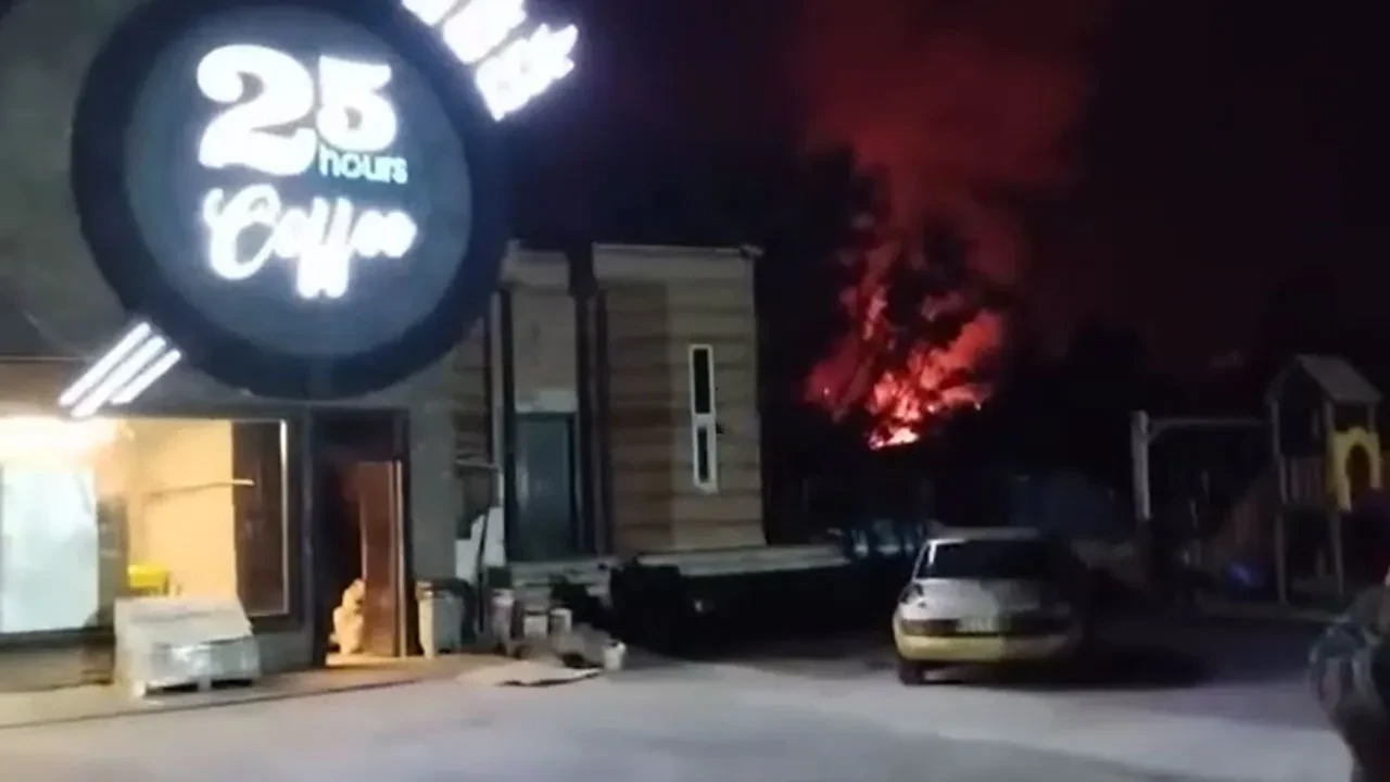 Ankara'da odun dolu iş yerinde yangın!