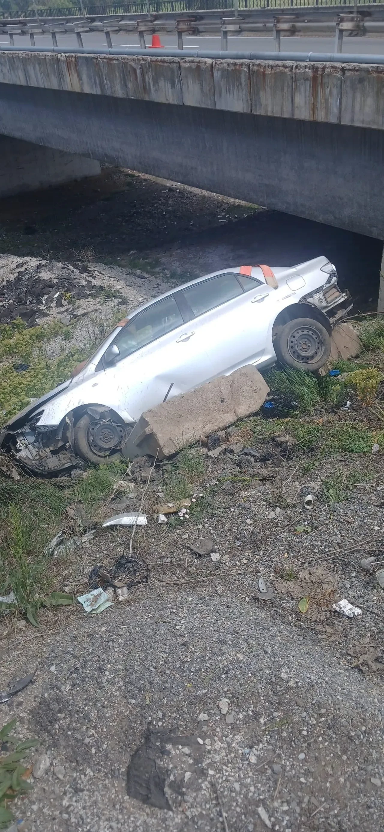 Bolu geçişinde otomobil köprüden uçtu