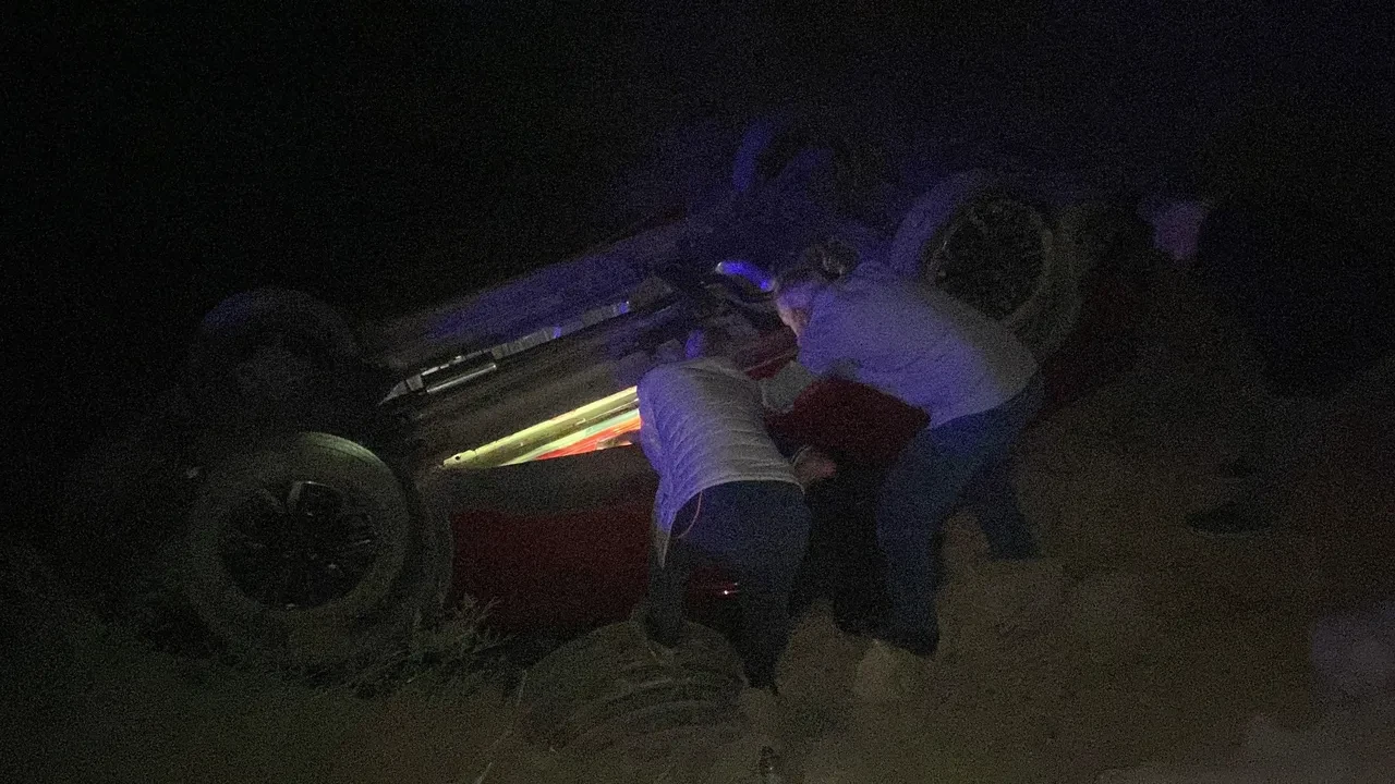 Erzincan'da feci kaza! Otomobil su kanalına uçtu: 4 yaralı